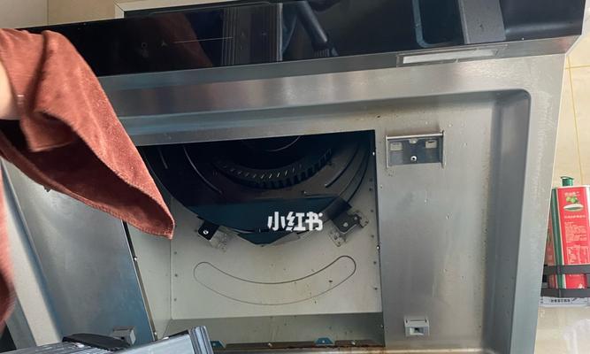 传统油烟机清洗方法及注意事项（保护家庭健康）